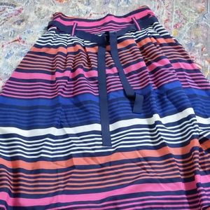 EUC Old Navy midi skirt with pockets
